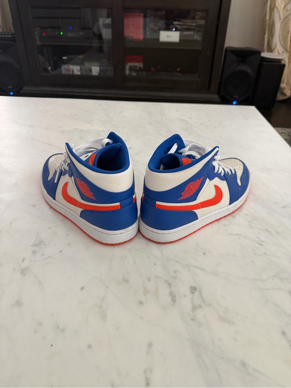 Knicks Color way Nike Air Jordan 1 Mid - Blue White Orange - Picture 5 of 10